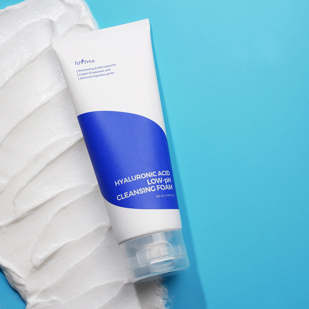 Isntree Hyaluronic Acid Low-pH Cleansing Foam